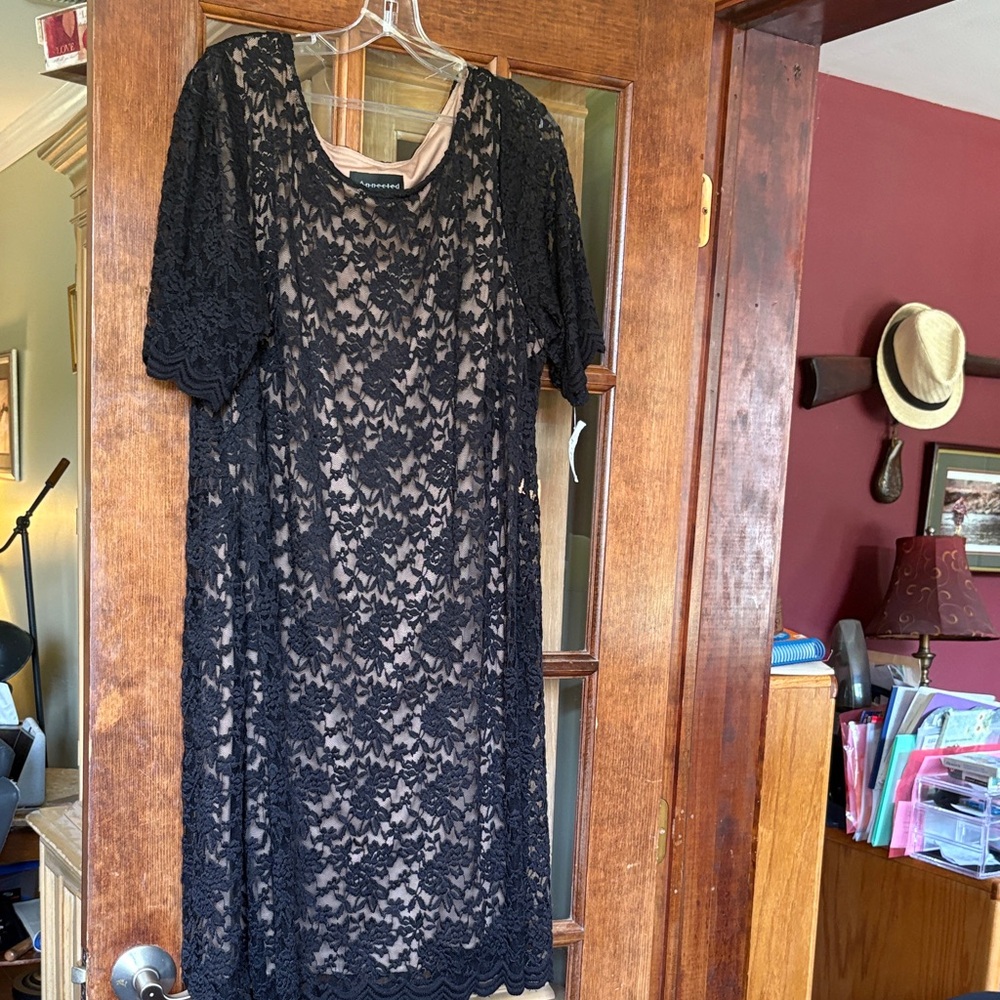Chic Black Lace Midi Dress